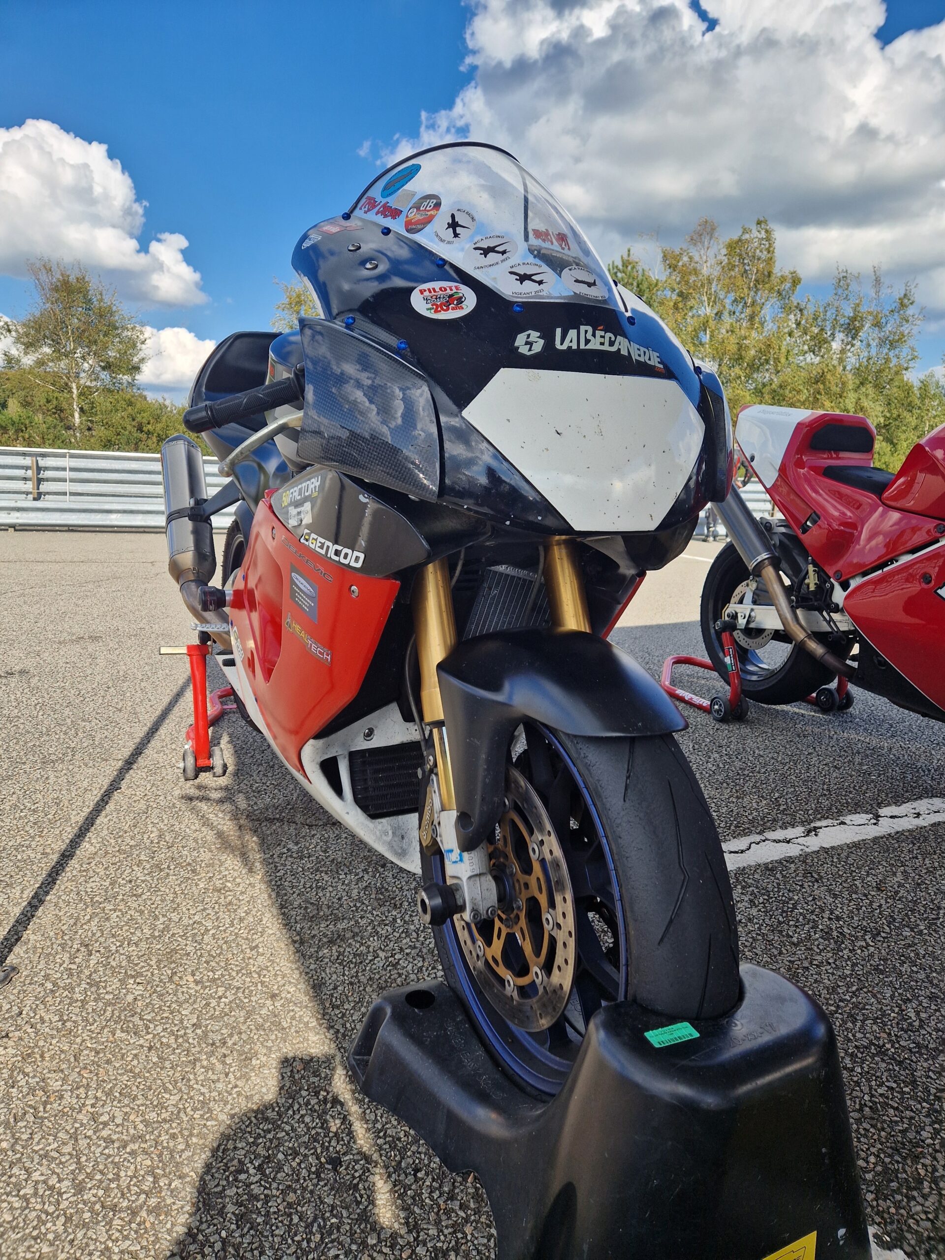 You are currently viewing APRILIA RSV1000R