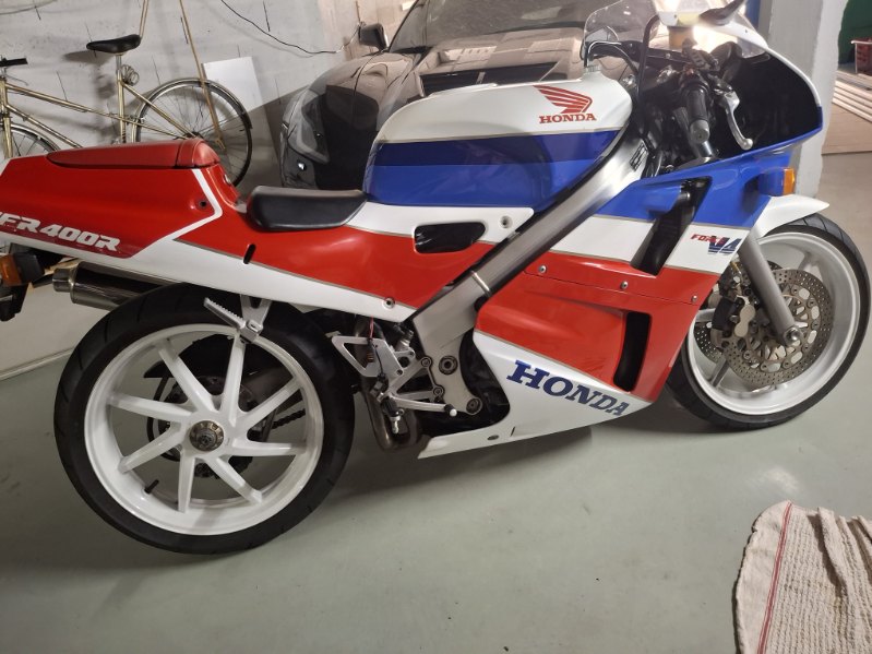 Vous consultez actuellement 400 V4 VFR NC30